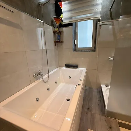 Jacuzzi Escape Διαμέρισμα *
