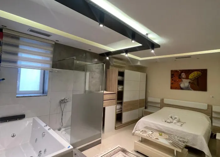 Apartment Jacuzzi Escape